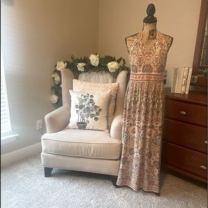 Suite 7 Ladies Maxi sleeveless beautiful summer dress. Zipper back, button neck